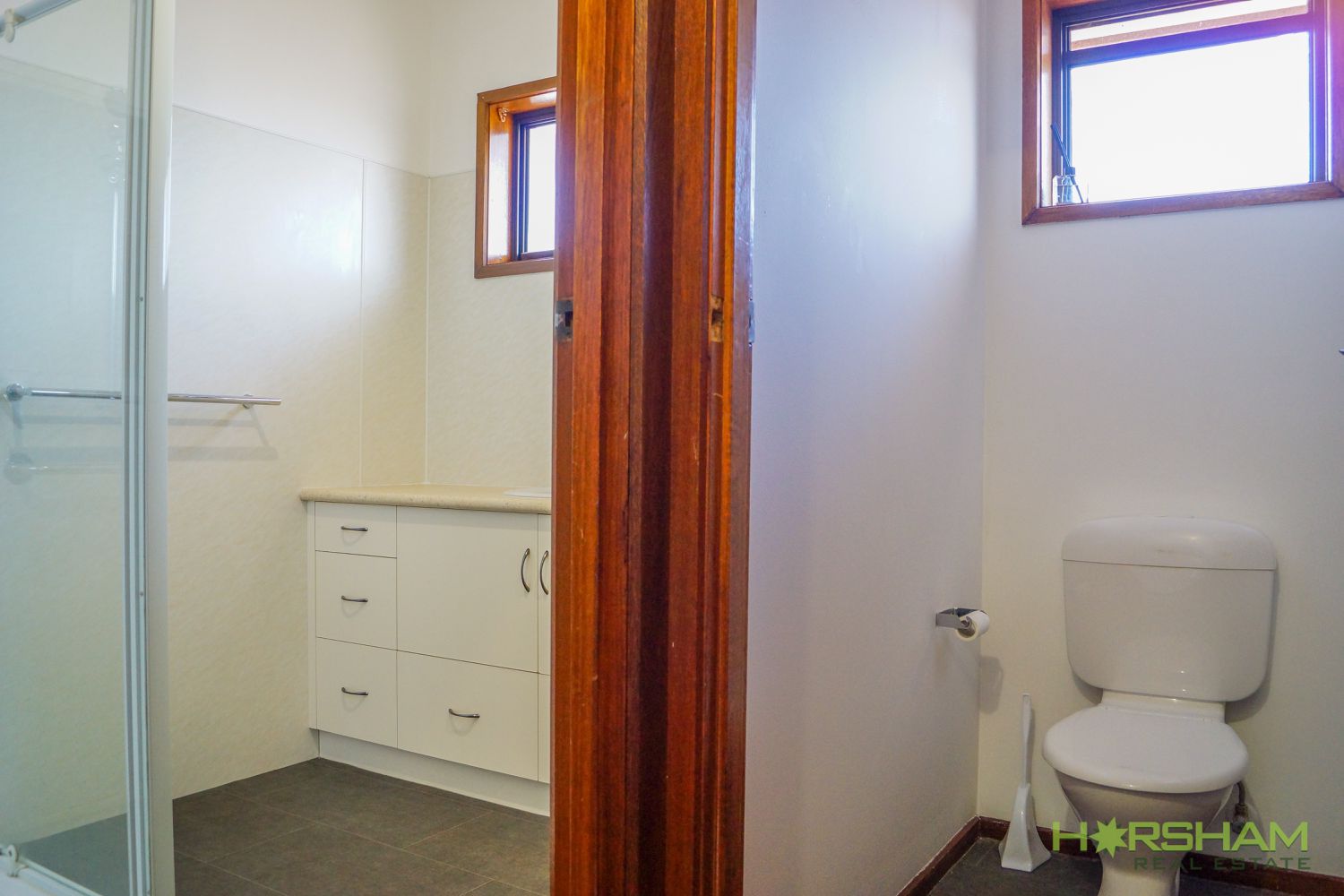 1 / 4 Searle Street, Horsham
