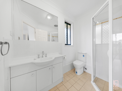 4 Warrigal Road, Woongarrah