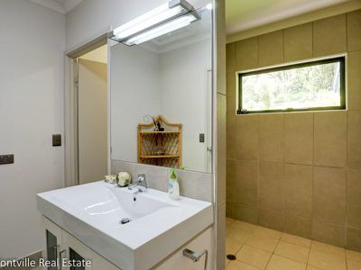 30 Manley Dr, Montville