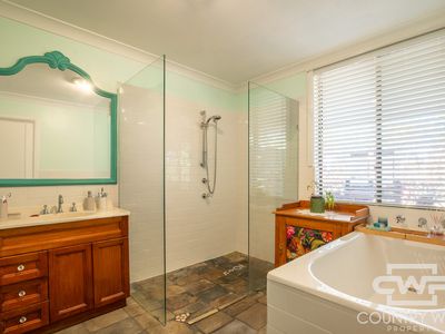 952 Polhill Road, Wellingrove