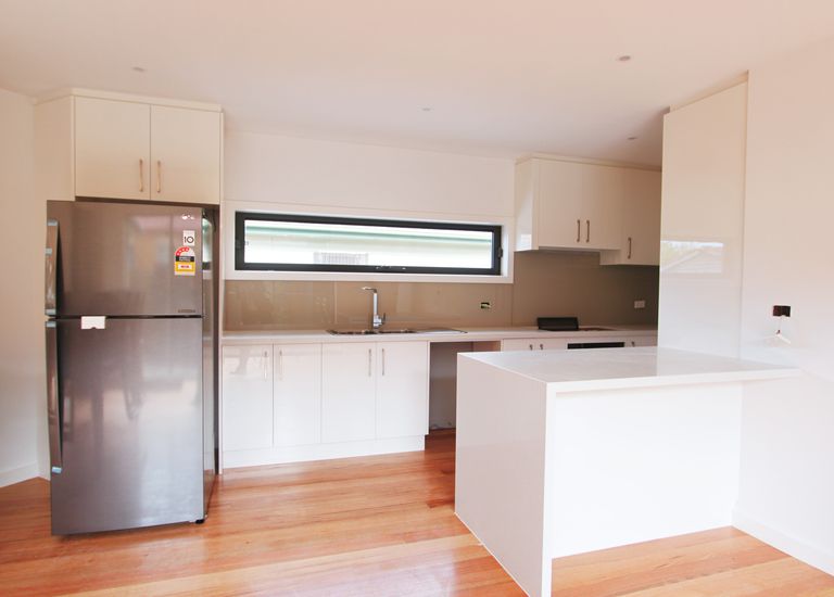 1 / 4 Harlington Street, Clayton