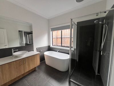 47 Bonhams Circuit, Manor Lakes