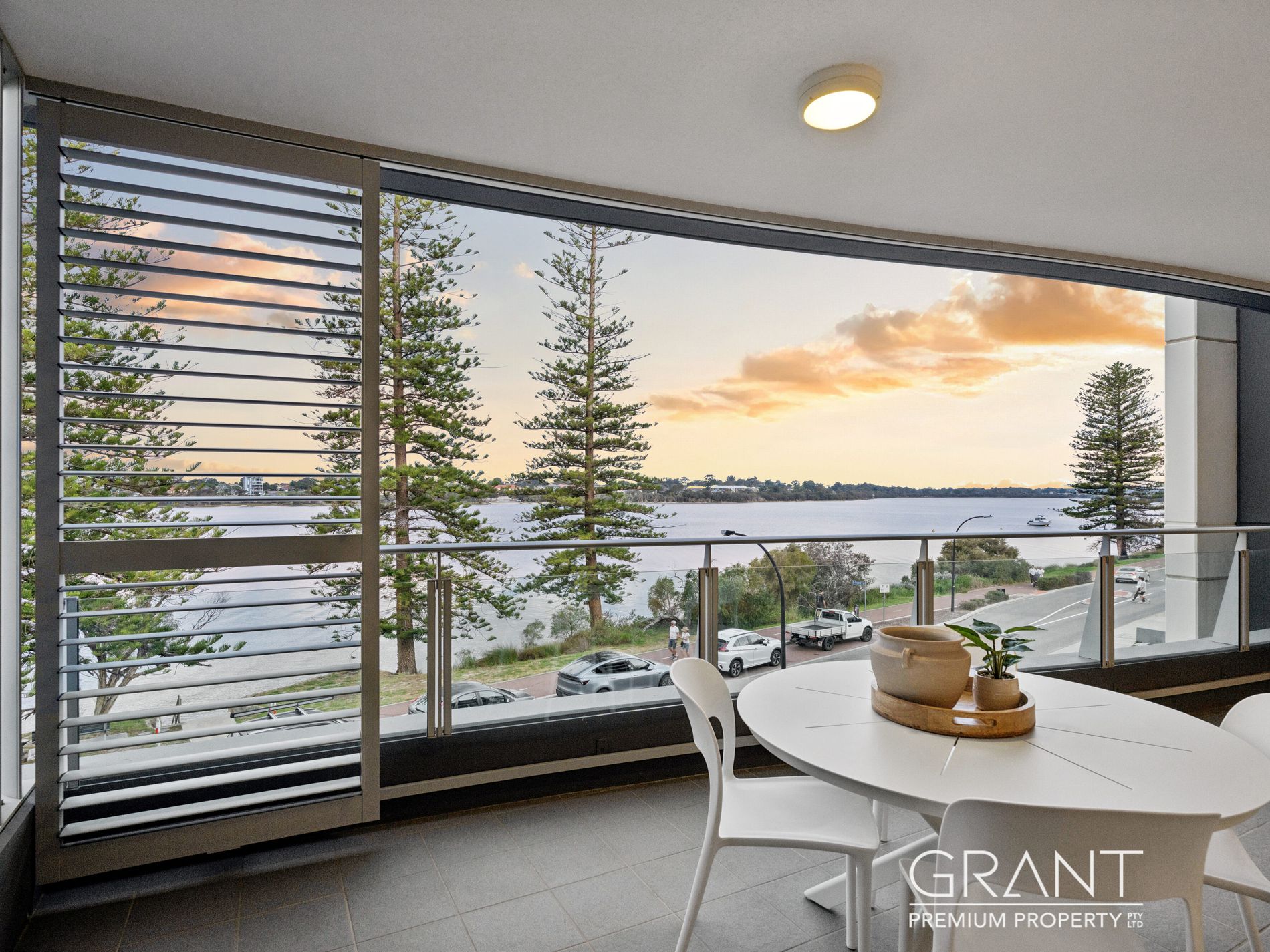21 / 21 The Esplanade, Mount Pleasant - Image 1