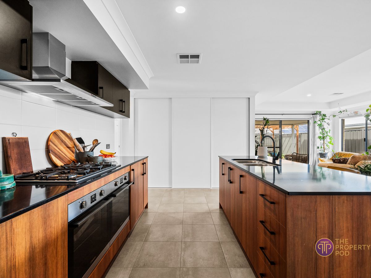 12 Furnell Way, Lakelands