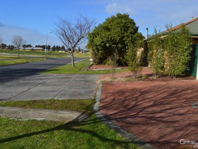 2 Kenton Walk, Narre Warren South