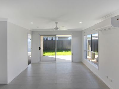 1 / 12 Riviera Street, Forster