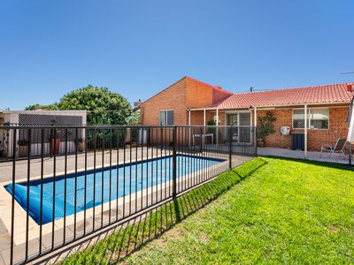 24 Phoenix Place, South Kalgoorlie