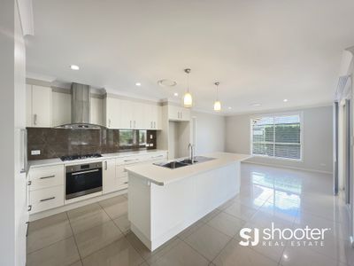 22 Loch Lomond Way, Dubbo