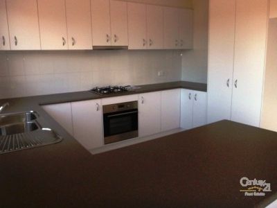 2 / 30 Simon Court, Hampton Park