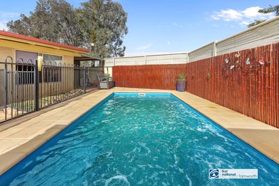 16 Blaxland Way, Tamworth