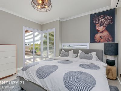 25 Pantheon Avenue, North Coogee