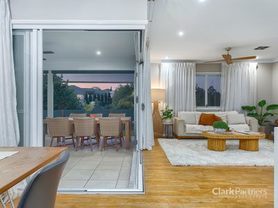 2 Lefroy Court, Warner
