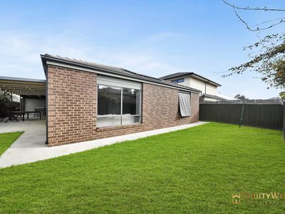 40 Holyoake Parade, Manor Lakes