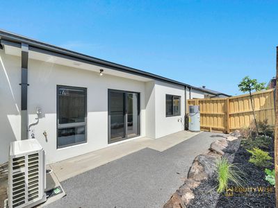 10 Swansea Road, Manor Lakes