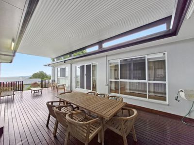24 Crouch Avenue, Atherton