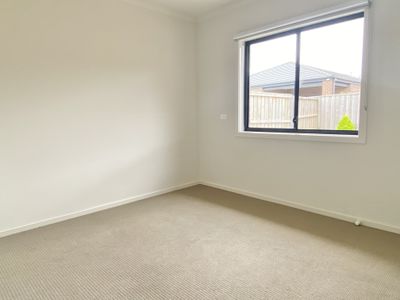 35 Honeycomb Avenue, Manor Lakes