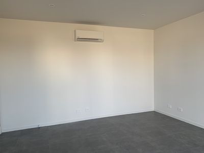 2 / 20 Concorde Crescent, Werribee
