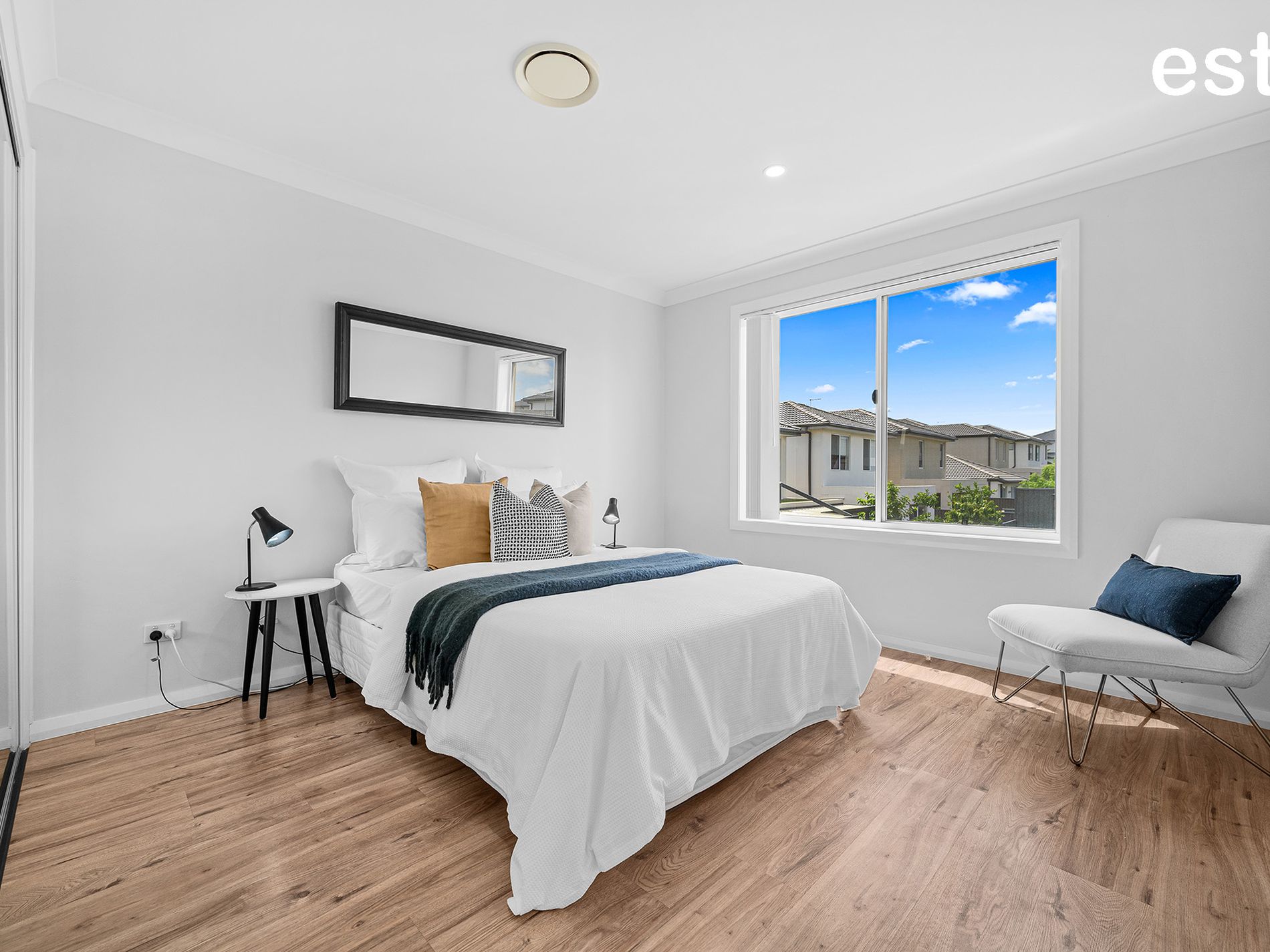 230 Greenview Parade, The Ponds