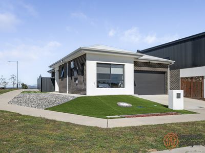 89 Keith Bain Crest, Whitlam