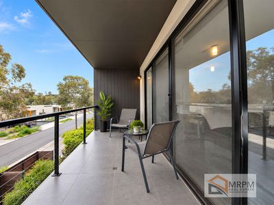 18 Lakeside Crescent, Keilor East