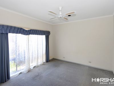 8 Henderson Avenue, Horsham