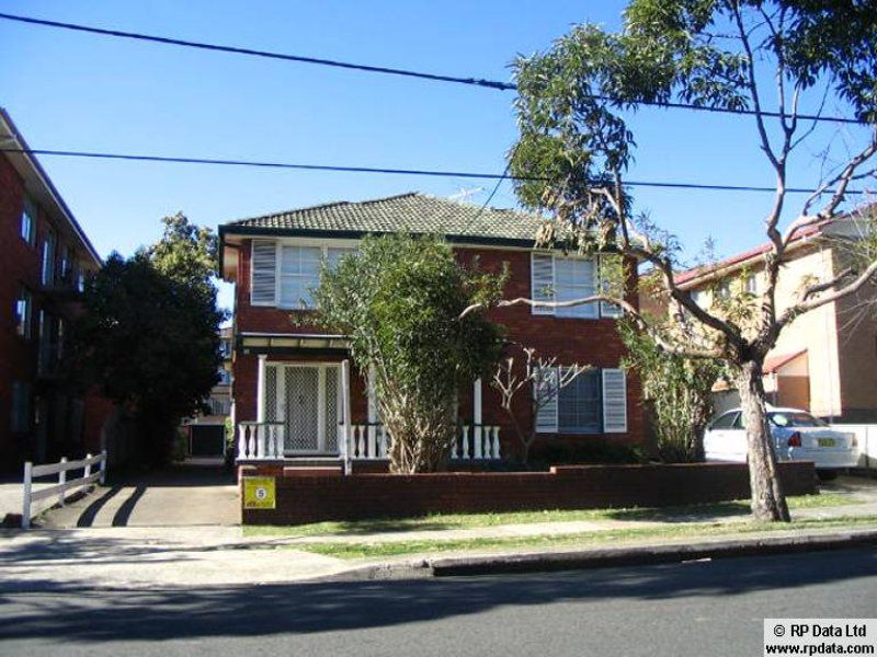 2 / 11 Second Avenue, Campsie