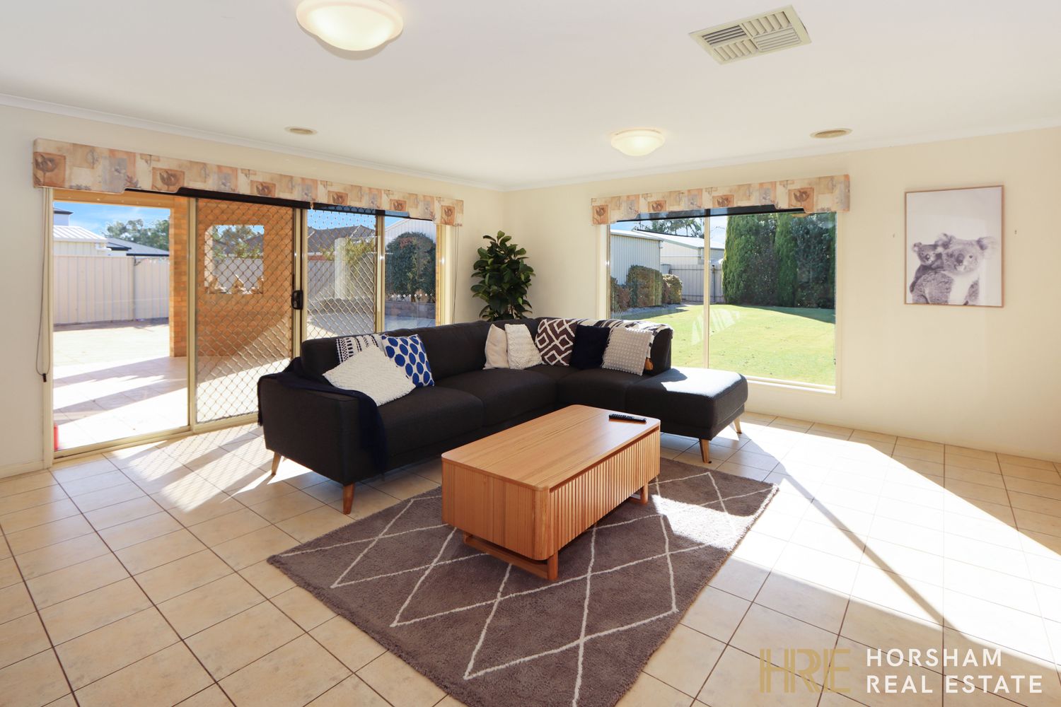 16 Burnett Street, Horsham