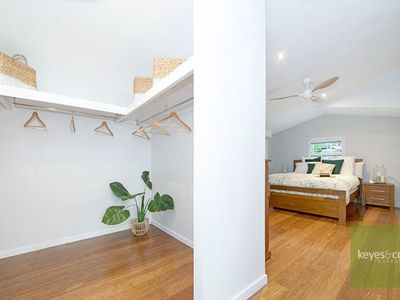 16 Estate Street, West End