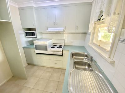 19 ROBERTSON CRESCENT, Deniliquin