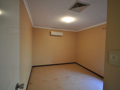 9 Kurrawan Way, Newman