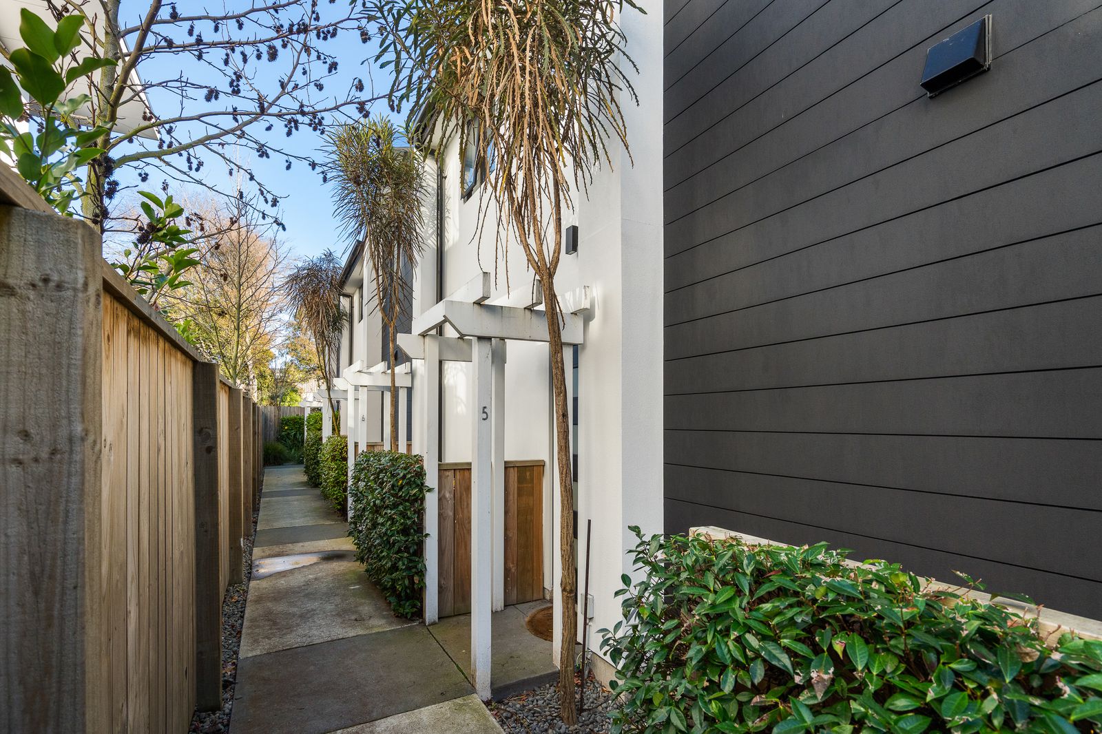 5 / 305 Madras Street