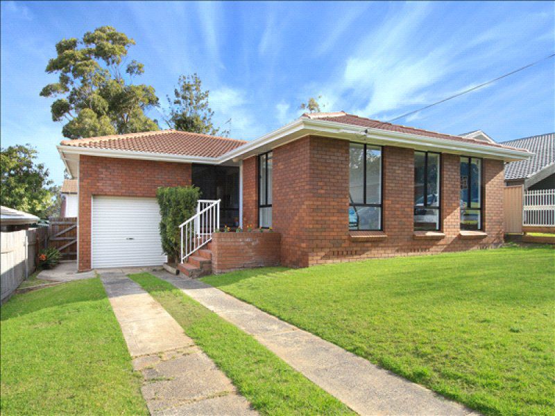 17 Loch View Avenue, Farmborough Heights