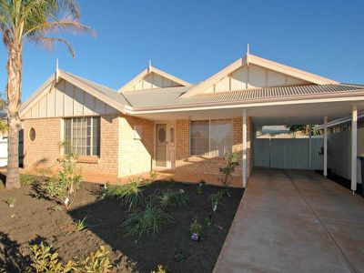 2B Carlyle Court, Boulder