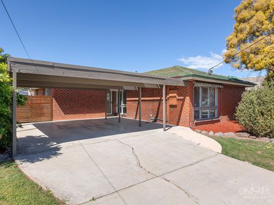 4 FERN AVENUE, Wodonga