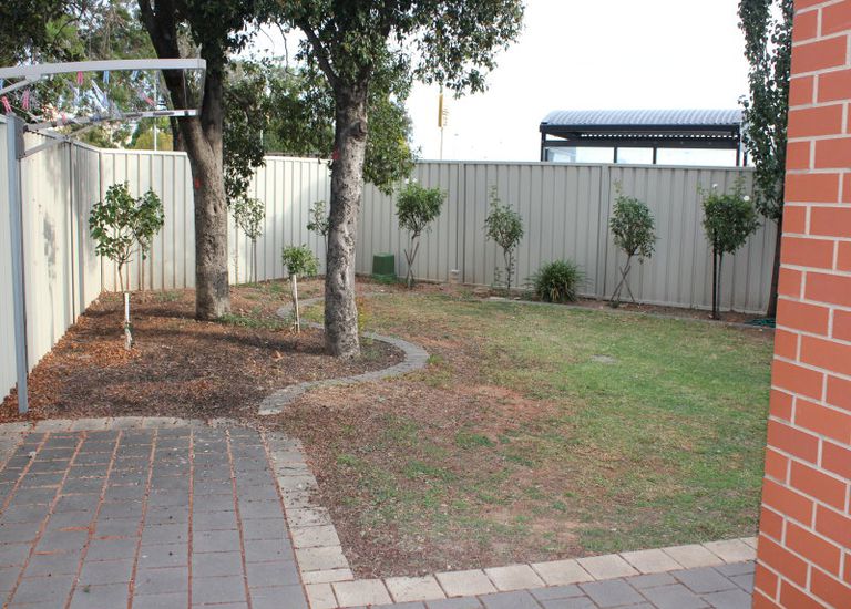 2B Trott Grove, Oaklands Park