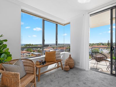 27 / 136  Marine Parade, Southport