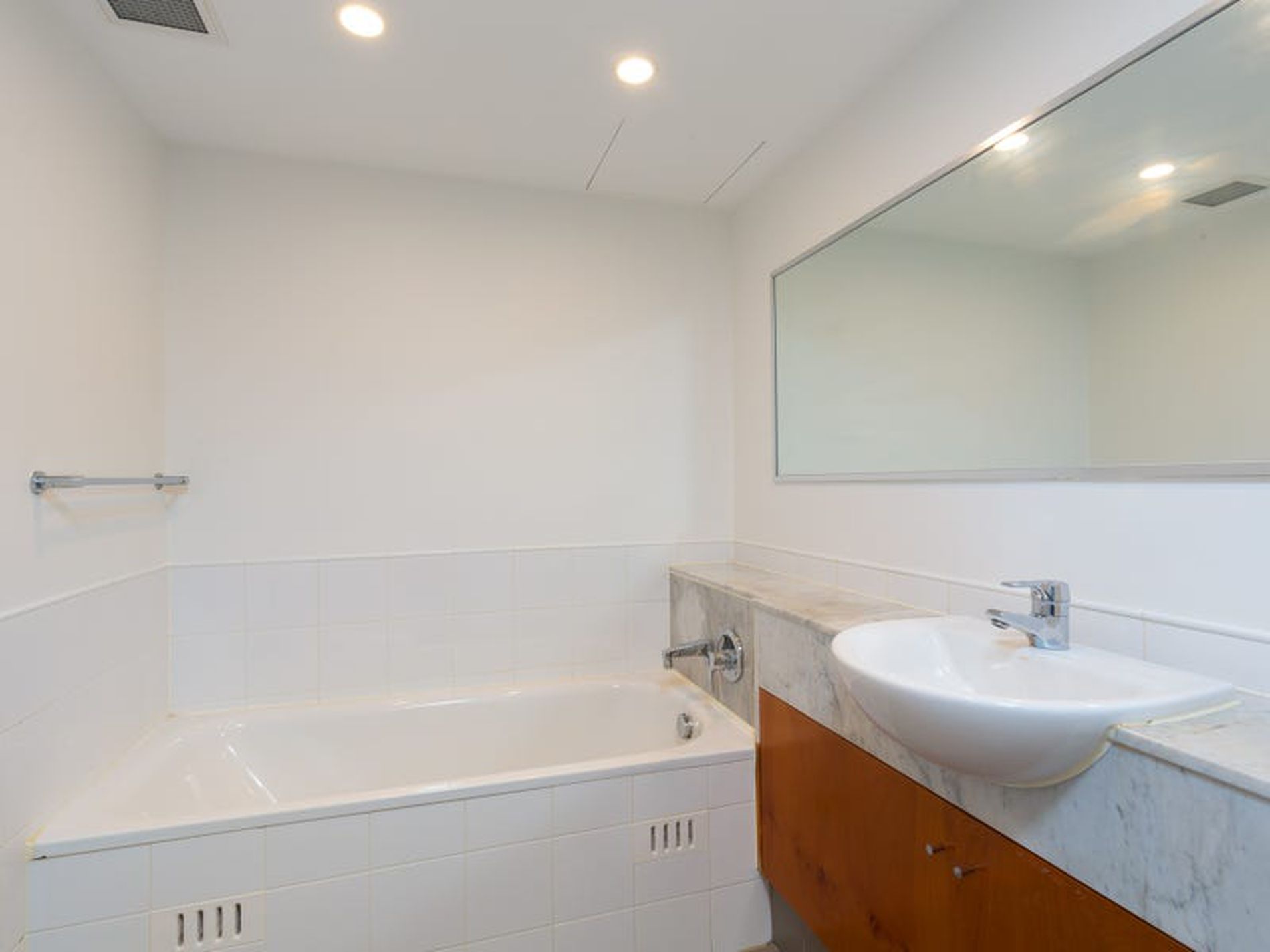 2405 / 79-81 Berry Street, North Sydney