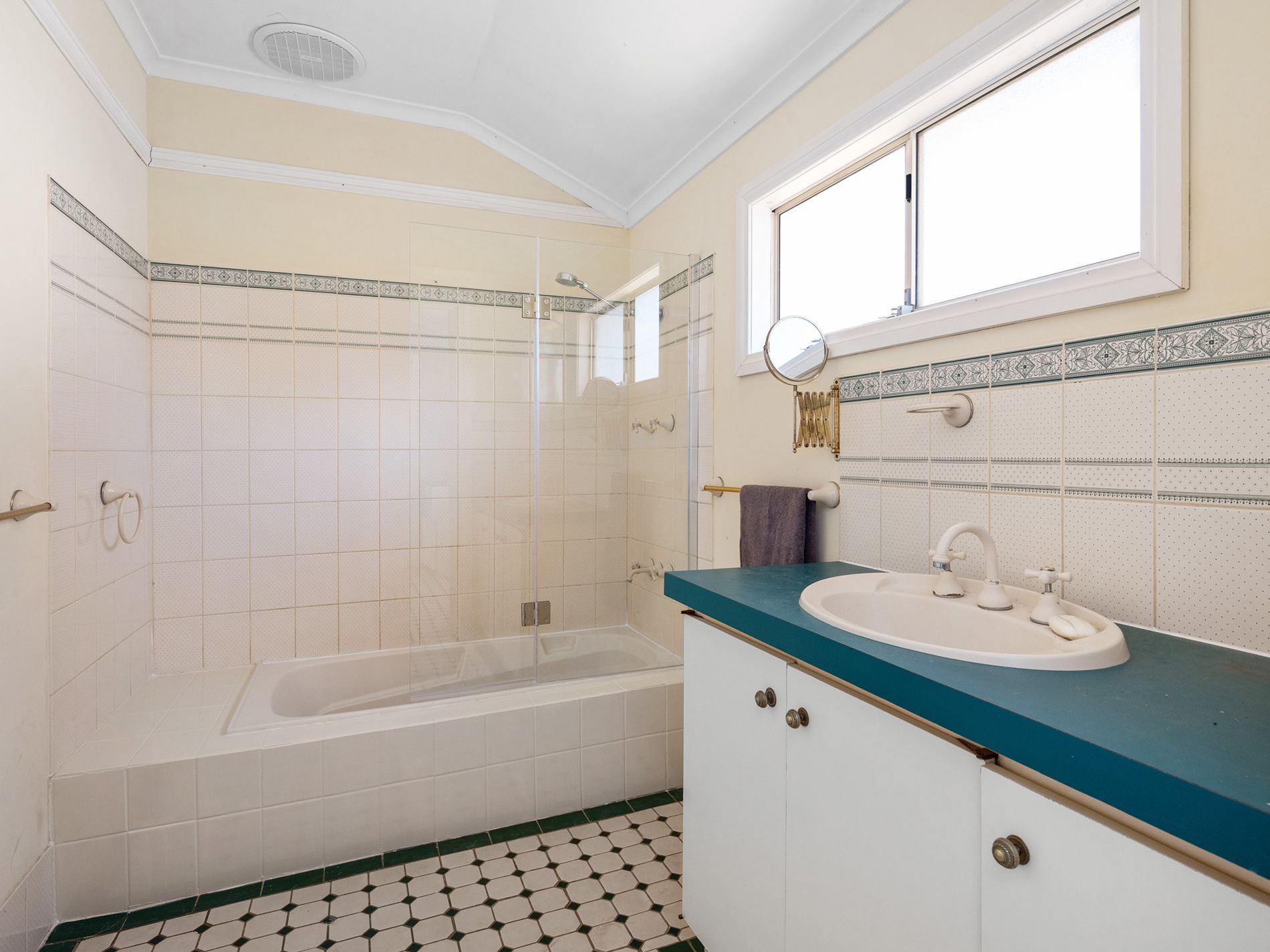 208 Piccadilly Street, Piccadilly