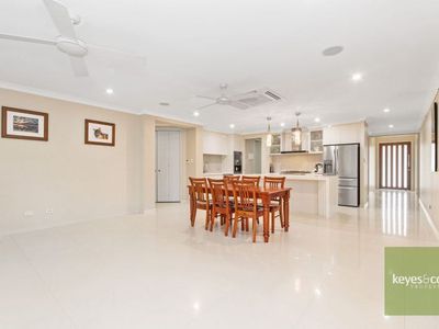 38 Ashmore Crescent, Burdell