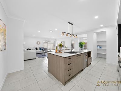 7 Homecrest Crescent, Wyndham Vale