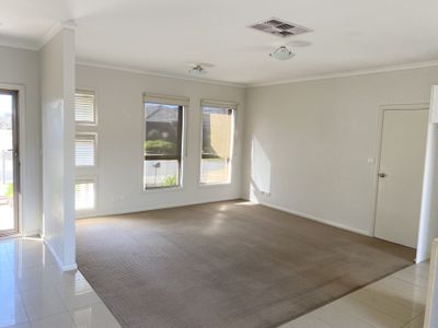 2 / 11 Annarosa Court, Werribee