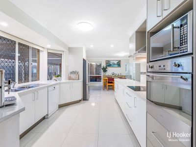 23 Blue Grass Crescent, Eight Mile Plains