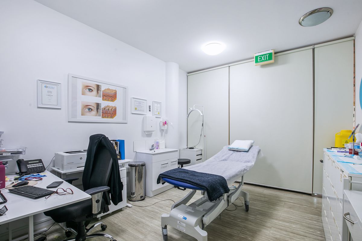 33-34 / 135 Shore Street West, Cleveland