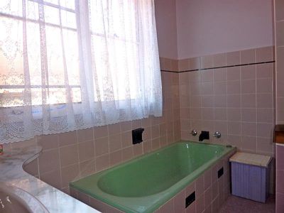 210 Moorefields Rd, Beverly Hills