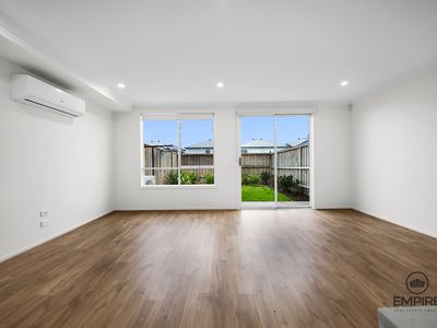 8 Pamir Circuit, Clyde North