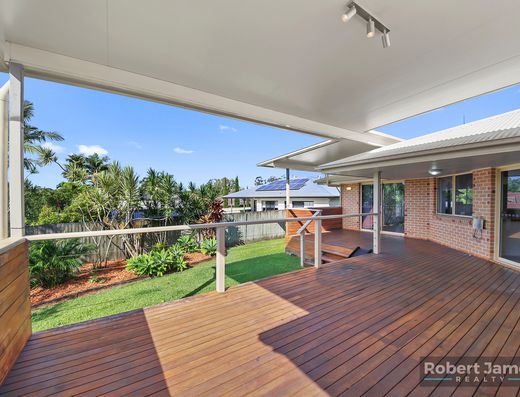 GENEROUS SIZE HOME - OPTIONS FOR DUAL LIVING image 3
