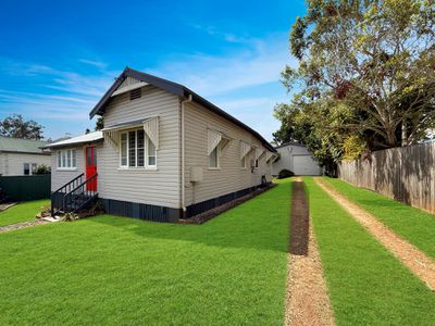 4 BEATRICE STREET, Atherton