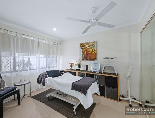 UNIQUE DUAL LIVING AT ITS BEST image 20
