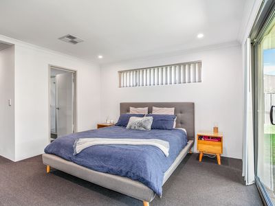 10 Maddox Street, Hilbert