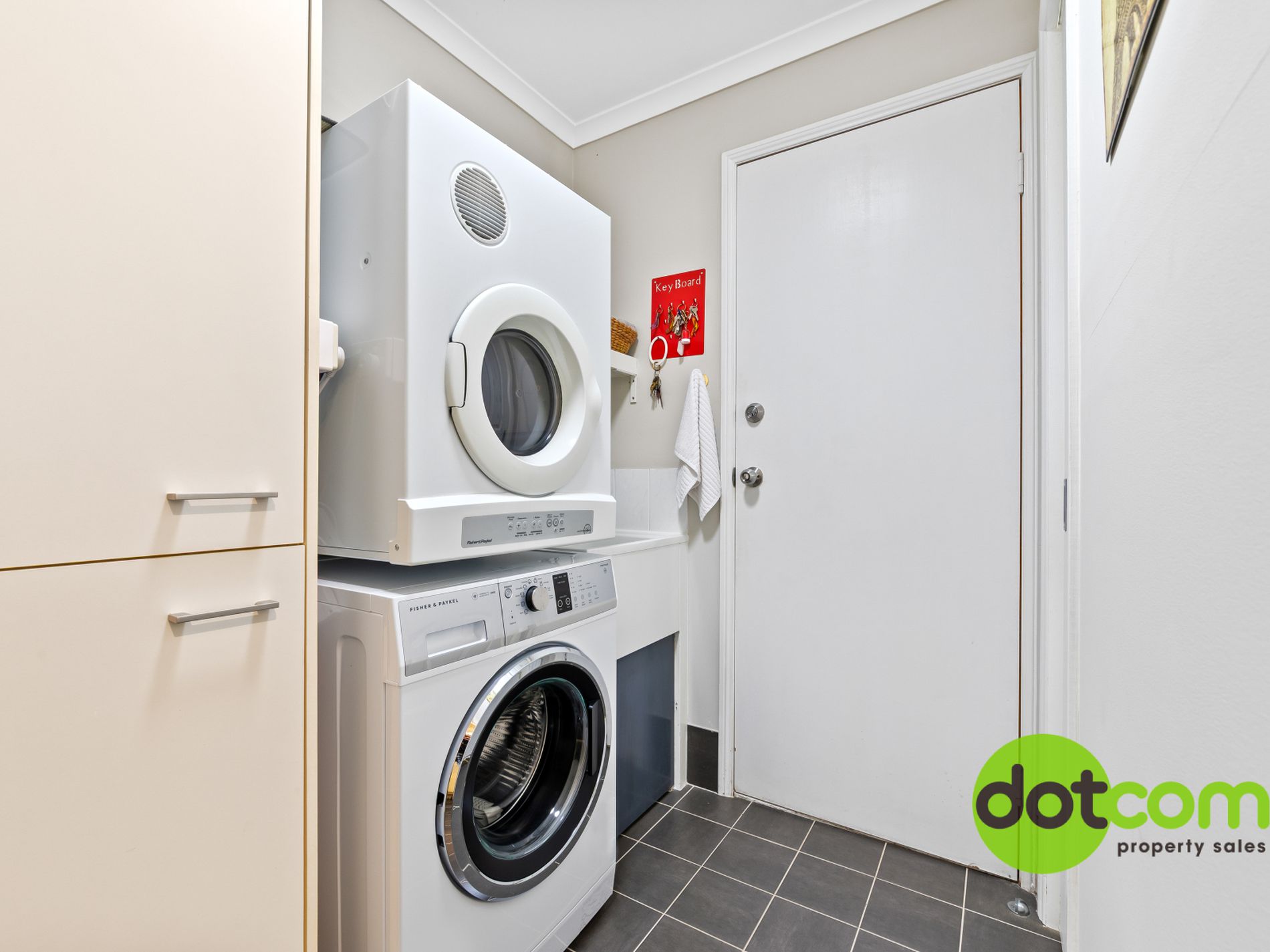 12 Sixth Avenue, Green Point